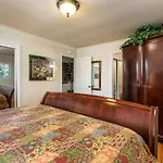 Creme De La Creme 1 Pet Friendly Home