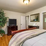 Creme De La Creme 1 Pet Friendly Home