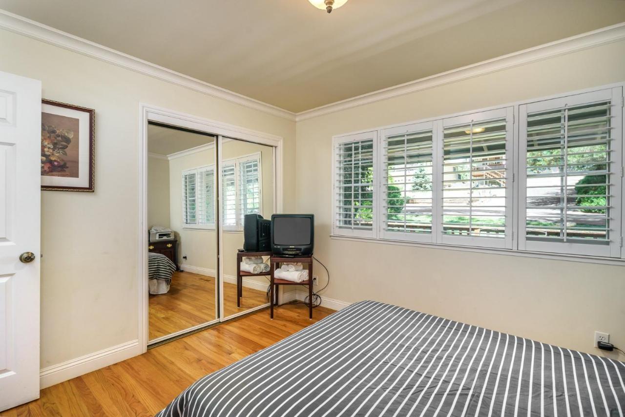 Creme De La Creme 1 Pet Friendly